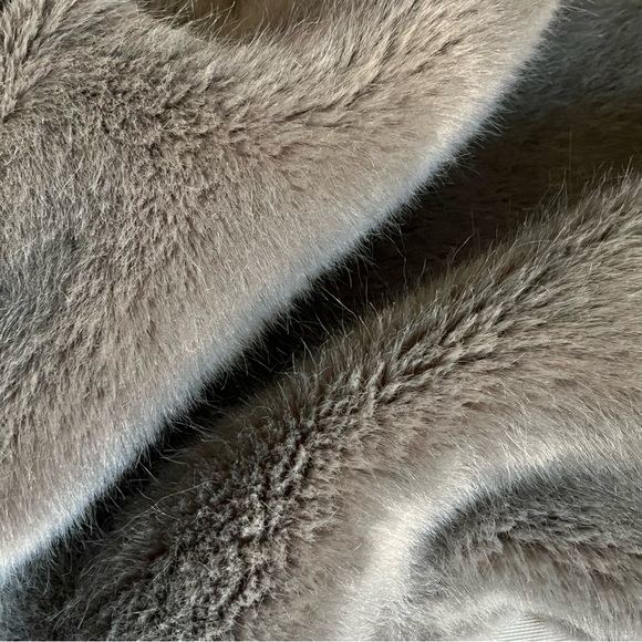 2 RH ULTRA FAUX FUR PILLOW COVERS Shams 22x22 - Picture 5 of 12